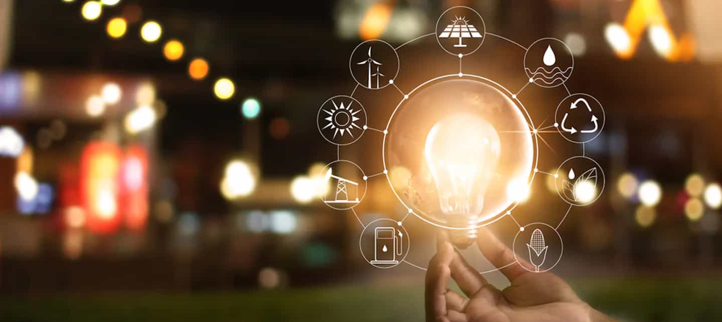 En lyspære omringet av bærekraftssymboler 