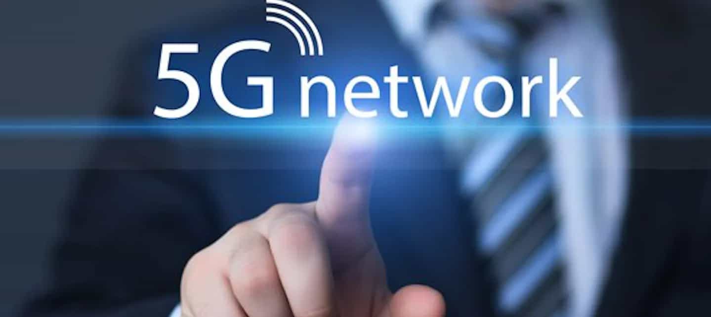 Animert bidle av en hånd som peker på 5G Network