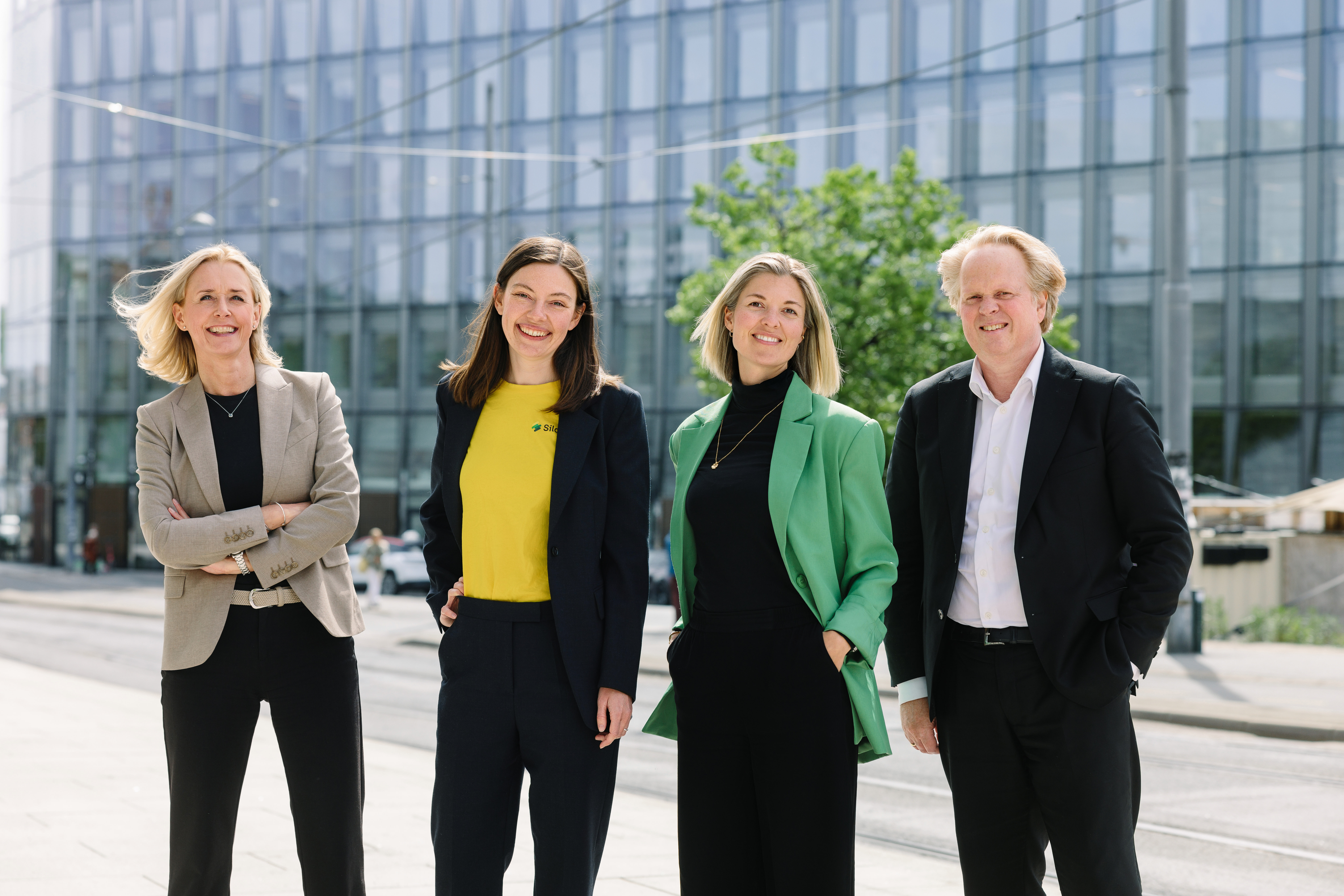 Bilde-av-Hanne-Maria-Morten-og-Hilde-ute