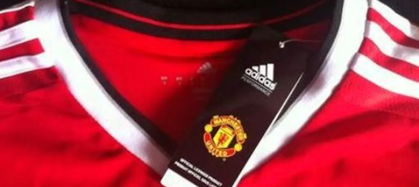 Bilde av Adidas trøye med Manchester United-logo 