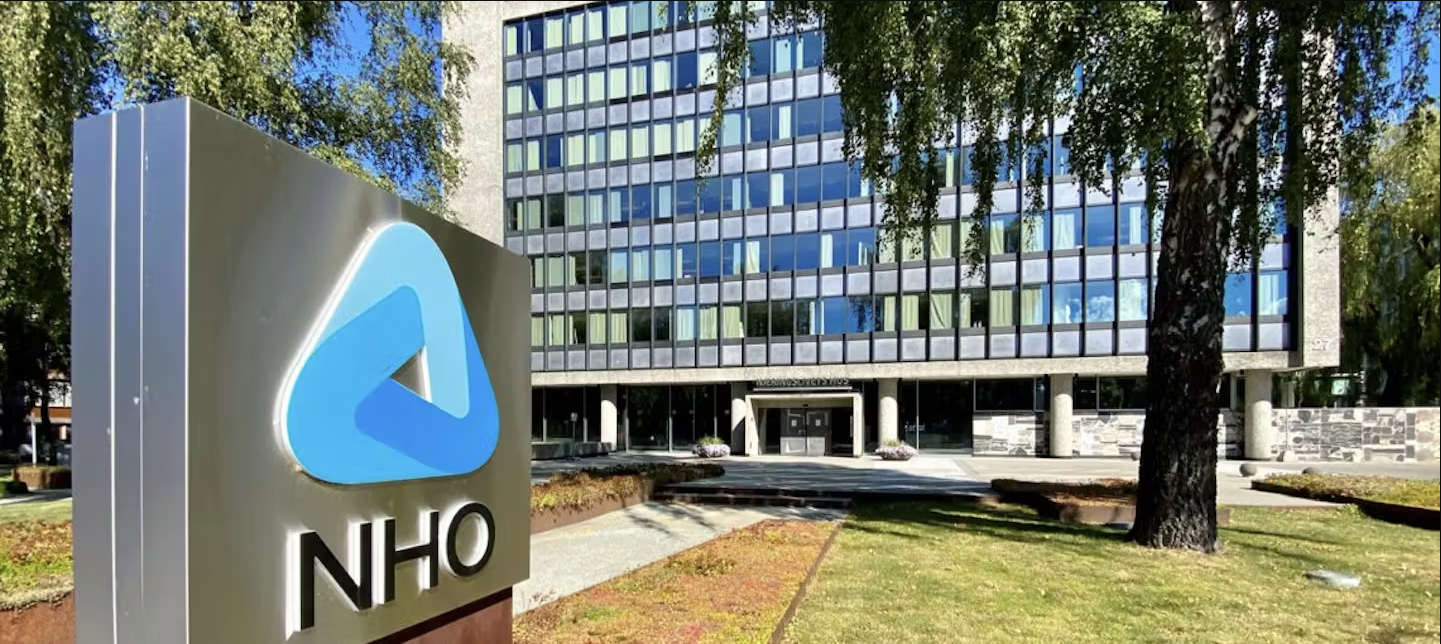NHO skilt utenfor et kontorbygg